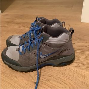 nike mens hiking boots size 10.5